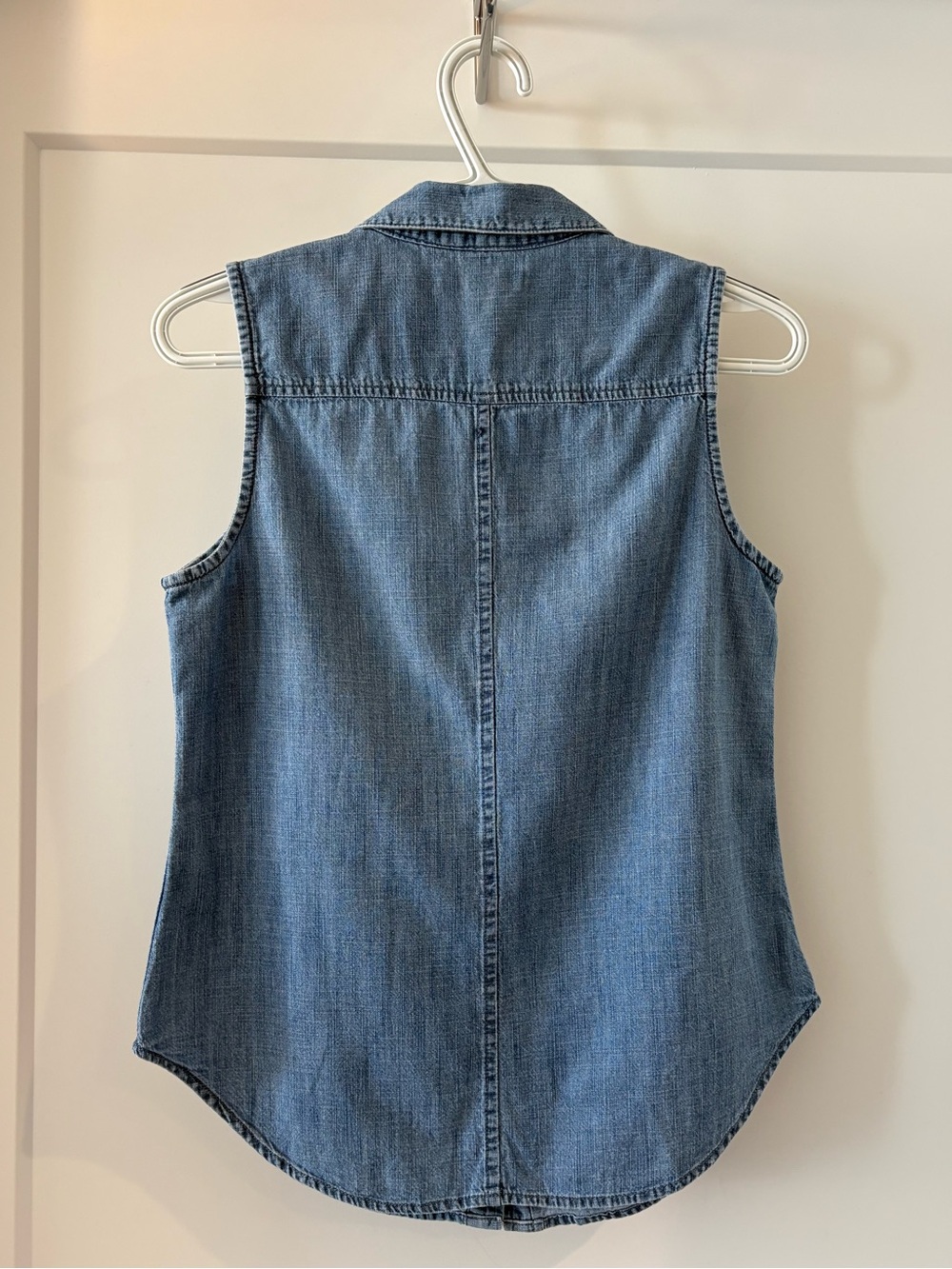 1901 Light Blue Sleeveless Chambray Shirt - Picture 2 of 5